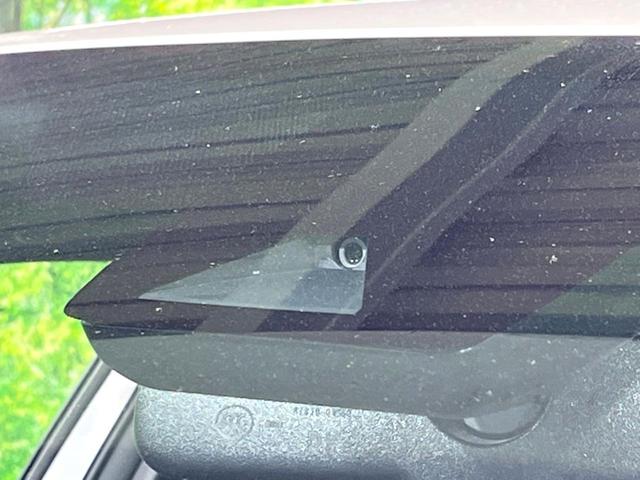 【トヨタセーフティセンス】走行中に前方の車両等を認識し、衝突しそうな時は警報とブレーキで衝突回避と被害軽減をアシスト。より安全にドライブをお楽しみいただけます。