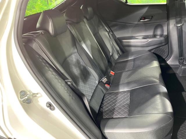 後部座席も気になるようなキズ・汚れやへたり等、大きなダメージはなく、良好な状態です。