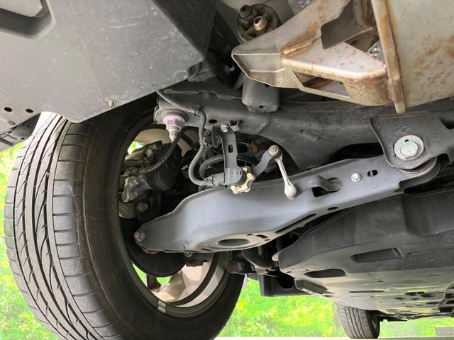 お車を安心してお乗りいただく為には、足回りの定期点検が欠かせません。サービスサポート（有償保証）では無料点検もご提供しており、安心のカーライフをお過ごしいただけるサポート体制が整っています。