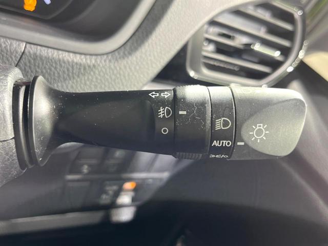 ヴォクシー ＺＳ　８インチナビ　電動スライドドア　後席モニター　バックカメラ　セーフティセンス　ドラレコ　コーナーセンサー　スマートキー　ＬＥＤヘッド　クルコン　純正１６インチアルミ　オートハイビーム　車線逸脱警報（30枚目）