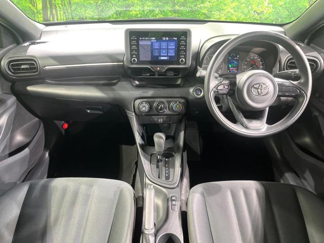 ヤリス Ｘ　バックカメラ　衝突被害軽減システム　禁煙車　ドラレコ　コーナーセンサー　スマートキー　ビルトインＥＴＣ　オートハイビーム　車線逸脱警報　オートライト　Ｂｌｕｅｔｏｏｔｈ（2枚目）