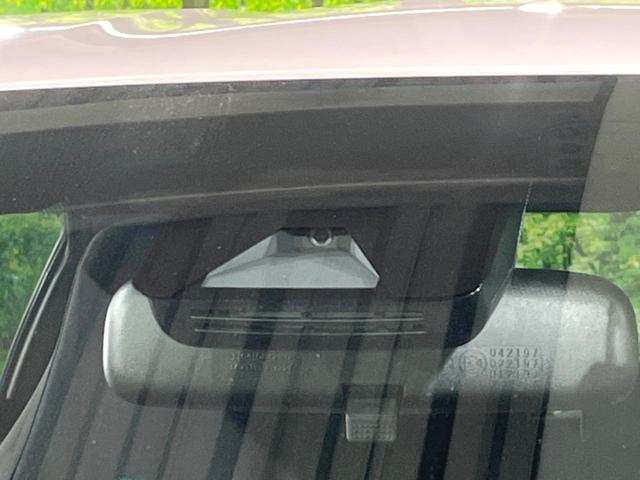 ヤリス Ｘ　バックカメラ　衝突被害軽減システム　禁煙車　ドラレコ　コーナーセンサー　スマートキー　ビルトインＥＴＣ　オートハイビーム　車線逸脱警報　オートライト　Ｂｌｕｅｔｏｏｔｈ（4枚目）