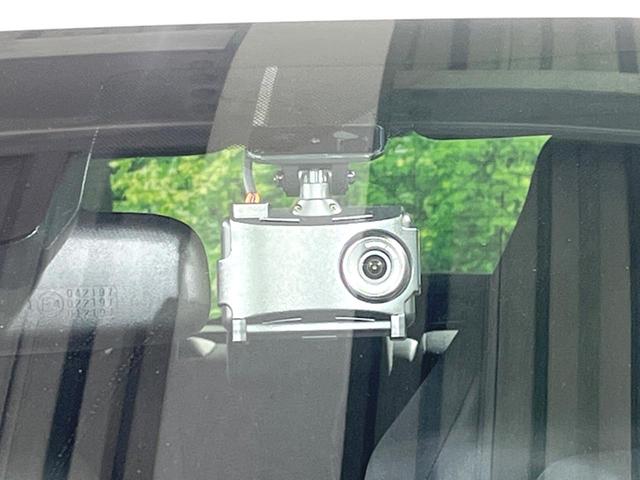 ヤリス Ｘ　バックカメラ　衝突被害軽減システム　禁煙車　ドラレコ　コーナーセンサー　スマートキー　ビルトインＥＴＣ　オートハイビーム　車線逸脱警報　オートライト　Ｂｌｕｅｔｏｏｔｈ（7枚目）