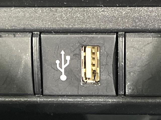 ヤリス Ｘ　バックカメラ　衝突被害軽減システム　禁煙車　ドラレコ　コーナーセンサー　スマートキー　ビルトインＥＴＣ　オートハイビーム　車線逸脱警報　オートライト　Ｂｌｕｅｔｏｏｔｈ（32枚目）