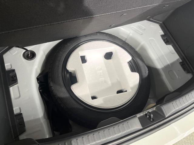 ヤリス Ｘ　バックカメラ　衝突被害軽減システム　禁煙車　ドラレコ　コーナーセンサー　スマートキー　ビルトインＥＴＣ　オートハイビーム　車線逸脱警報　オートライト　Ｂｌｕｅｔｏｏｔｈ（41枚目）