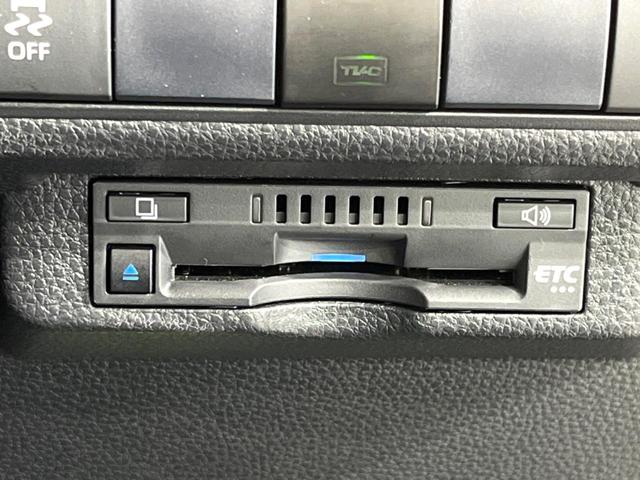 カローラ ハイブリッド　ダブルバイビー　バックカメラ　衝突被害軽減システム　レーダークルーズ　禁煙車　ハーフレザーシート　ドラレコ　コーナーセンサー　スマートキー　ＬＥＤヘッド　ビルトインＥＴＣ　オートハイビーム　車線逸脱警報（7枚目）