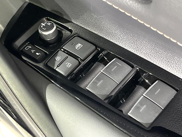 カローラ ハイブリッド　ダブルバイビー　バックカメラ　衝突被害軽減システム　レーダークルーズ　禁煙車　ハーフレザーシート　ドラレコ　コーナーセンサー　スマートキー　ＬＥＤヘッド　ビルトインＥＴＣ　オートハイビーム　車線逸脱警報（24枚目）