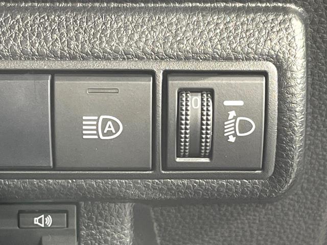 カローラ ハイブリッド　ダブルバイビー　バックカメラ　衝突被害軽減システム　レーダークルーズ　禁煙車　ハーフレザーシート　ドラレコ　コーナーセンサー　スマートキー　ＬＥＤヘッド　ビルトインＥＴＣ　オートハイビーム　車線逸脱警報（25枚目）