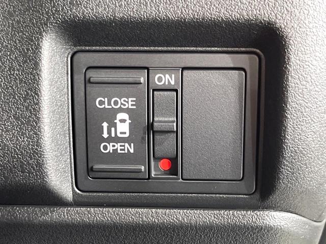 Ｎ－ＢＯＸカスタム ベースグレード　届出済未使用車　電動スライドドア　衝突被害軽減システム　レーダークルーズ　コーナーセンサー　スマートキー　ＬＥＤヘッド　純正１４インチアルミ　オートハイビーム　車線逸脱警報　オートライト（3枚目）