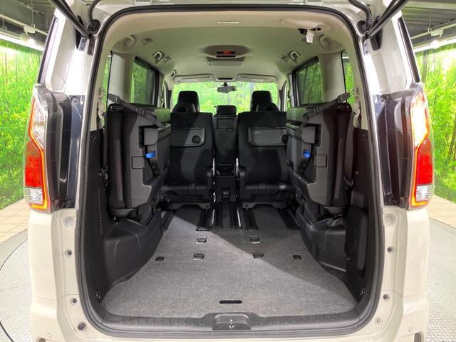 セレナ ハイウェイスター　ＶセレクションＩＩ　両側電動ドア　純正ＳＤナビ　後席モニター　全周囲カメラ　衝突被害軽減システム　禁煙車　コーナーセンサー　スマートキー　ＬＥＤヘッド　ビルトインＥＴＣ　クルコン　純正１６インチアルミ　オートライト（11枚目）