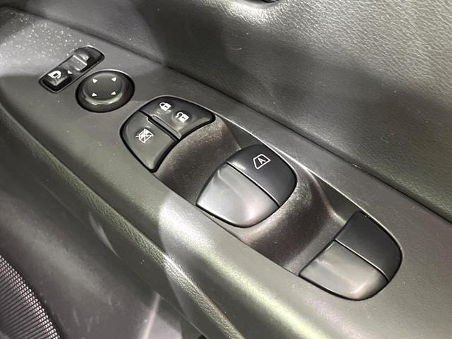 セレナ ハイウェイスター　ＶセレクションＩＩ　両側電動ドア　純正ＳＤナビ　後席モニター　全周囲カメラ　衝突被害軽減システム　禁煙車　コーナーセンサー　スマートキー　ＬＥＤヘッド　ビルトインＥＴＣ　クルコン　純正１６インチアルミ　オートライト（25枚目）