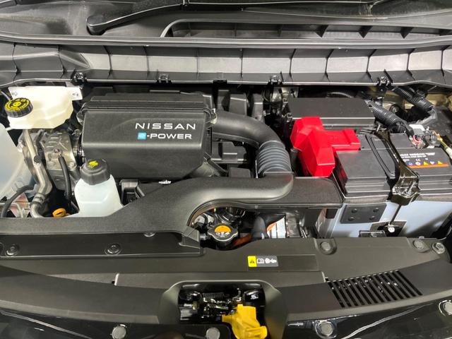 セレナ e-パワー ハイウェイスターV 登録済未使用車 両側電動ドア 全周囲カメラ 衝突被害軽減システム レーダークルーズ コーナーセンサー スマートキー LEDヘッド ビルトインETC 純正16インチアルミ オートハイビーム(19枚目)