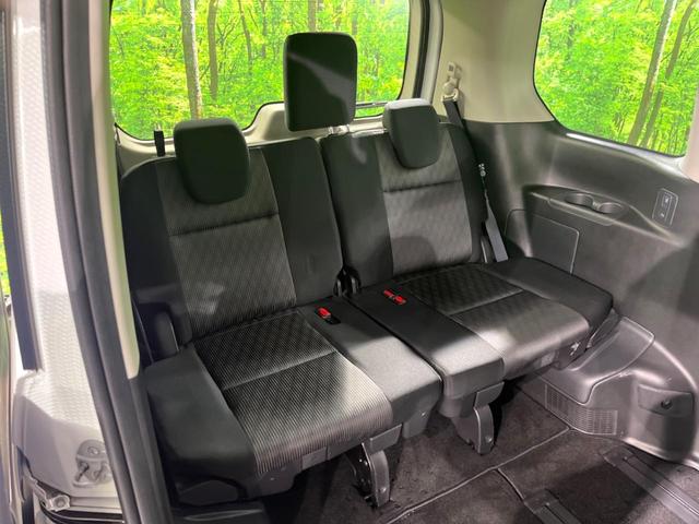 セレナ ｅ－パワー　ハイウェイスターＶ　両側電動ドア　純正ＳＤナビ　後席モニター　全周囲カメラ　衝突被害軽減システム　レーダークルーズ　禁煙車　ドラレコ　コーナーセンサー　スマートキー　ＬＥＤヘッド　ビルトインＥＴＣ　車線逸脱警報（11枚目）