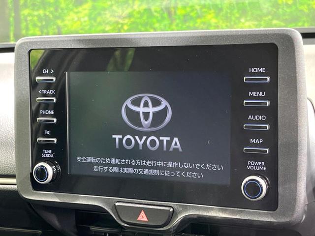 ヤリス ハイブリッドＸ　ナビ付ディスプレイ　衝突被害軽減システム　レーダークルーズ　禁煙車　ドラレコ　コーナーセンサー　スマートキー　ＥＴＣ　車線逸脱警報　オートライト　オートエアコン　Ｂｌｕｅｔｏｏｔｈ　電動格納ミラー（3枚目）
