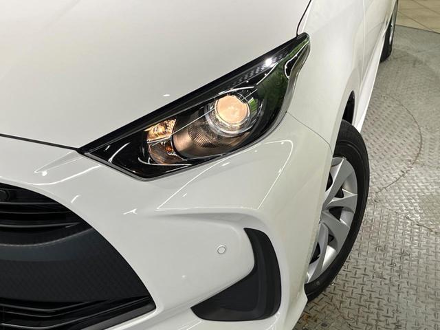 ヤリス ハイブリッドＸ　ナビ付ディスプレイ　衝突被害軽減システム　レーダークルーズ　禁煙車　ドラレコ　コーナーセンサー　スマートキー　ＥＴＣ　車線逸脱警報　オートライト　オートエアコン　Ｂｌｕｅｔｏｏｔｈ　電動格納ミラー（12枚目）