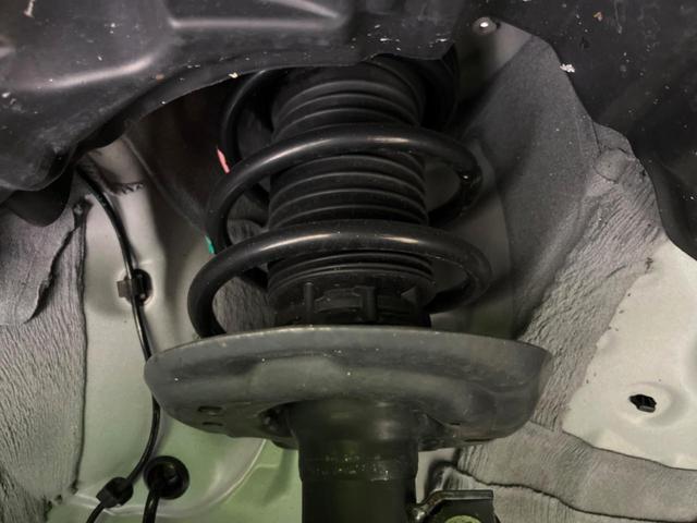 ヤリス ハイブリッドＸ　ナビ付ディスプレイ　衝突被害軽減システム　レーダークルーズ　禁煙車　ドラレコ　コーナーセンサー　スマートキー　ＥＴＣ　車線逸脱警報　オートライト　オートエアコン　Ｂｌｕｅｔｏｏｔｈ　電動格納ミラー（20枚目）