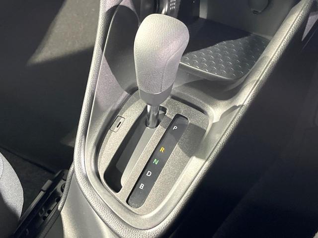 ヤリス ハイブリッドＸ　ナビ付ディスプレイ　衝突被害軽減システム　レーダークルーズ　禁煙車　ドラレコ　コーナーセンサー　スマートキー　ＥＴＣ　車線逸脱警報　オートライト　オートエアコン　Ｂｌｕｅｔｏｏｔｈ　電動格納ミラー（26枚目）