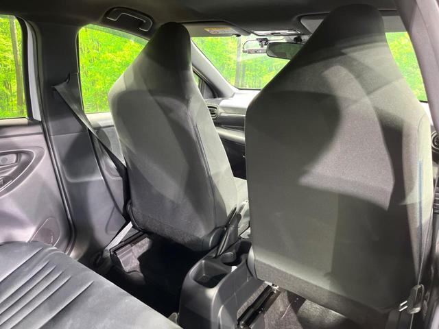 ヤリス ハイブリッドＸ　ナビ付ディスプレイ　衝突被害軽減システム　レーダークルーズ　禁煙車　ドラレコ　コーナーセンサー　スマートキー　ＥＴＣ　車線逸脱警報　オートライト　オートエアコン　Ｂｌｕｅｔｏｏｔｈ　電動格納ミラー（35枚目）