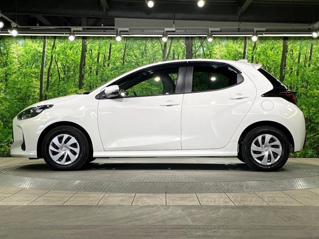 ヤリス ハイブリッドＸ　ナビ付ディスプレイ　衝突被害軽減システム　レーダークルーズ　禁煙車　ドラレコ　コーナーセンサー　スマートキー　ＥＴＣ　車線逸脱警報　オートライト　オートエアコン　Ｂｌｕｅｔｏｏｔｈ　電動格納ミラー（48枚目）