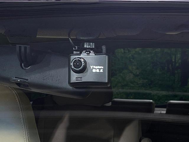 エスティマ アエラス　両側電動ドア　純正ＳＤナビ　後席モニター　ガラスルーフ　バックカメラ　禁煙車　ドラレコ　スマートキー　ＨＩＤヘッド　ビルトインＥＴＣ　クルコン　純正１８インチアルミ　オートライト（22枚目）