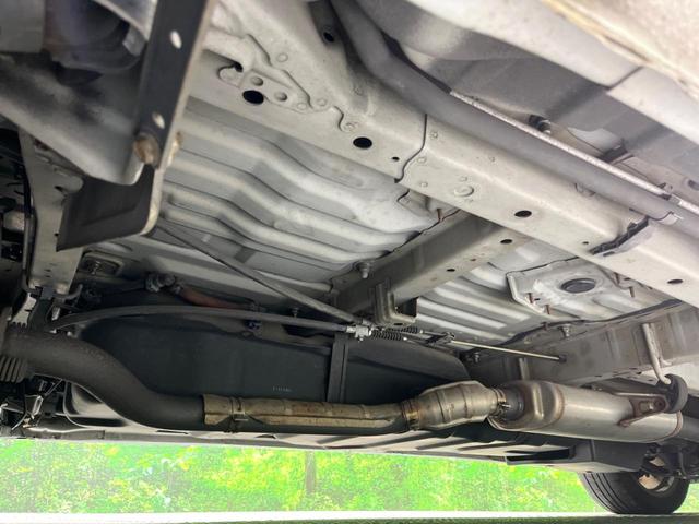 エスティマ アエラス　両側電動ドア　純正ＳＤナビ　後席モニター　ガラスルーフ　バックカメラ　禁煙車　ドラレコ　スマートキー　ＨＩＤヘッド　ビルトインＥＴＣ　クルコン　純正１８インチアルミ　オートライト（52枚目）