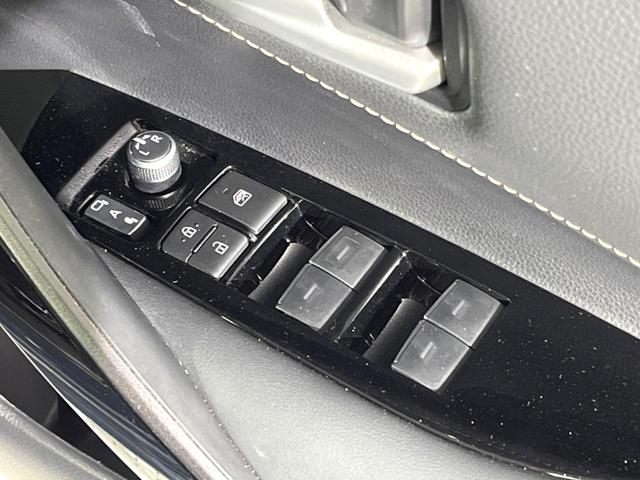 カローラツーリング ダブルバイビー　１０．５インチディスプレイオーディオ　バックカメラ　衝突被害軽減システム　レーダークルーズ　禁煙車　ハーフレザーシート　ＬＥＤヘッド　ＥＴＣ２．０　純正１７インチアルミ　車線逸脱警報　オートライト（21枚目）