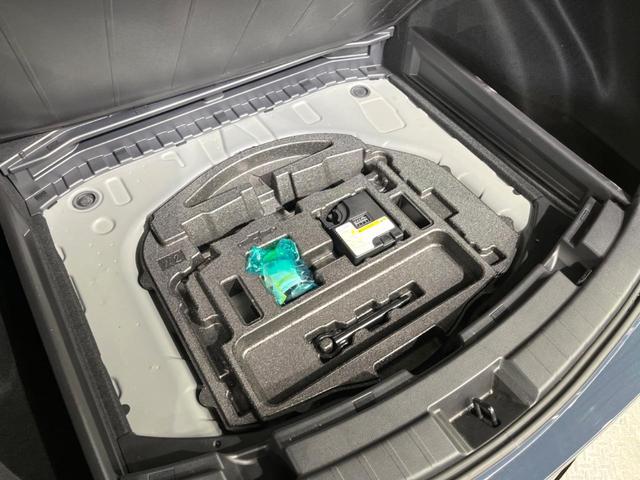 カローラツーリング ダブルバイビー　１０．５インチディスプレイオーディオ　バックカメラ　衝突被害軽減システム　レーダークルーズ　禁煙車　ハーフレザーシート　ＬＥＤヘッド　ＥＴＣ２．０　純正１７インチアルミ　車線逸脱警報　オートライト（40枚目）