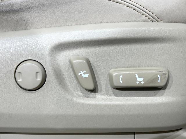 ランドクルーザープラド ＴＸ　Ｌパッケージ　４ＷＤ　サンルーフ　７人乗り　バックカメラ　トヨタセーフティセンス　レーダークルーズ　禁煙車　デジタルインナーミラー　レザーシート　ドラレコ　コーナーセンサー　ＬＥＤヘッド　ビルトインＥＴＣ（22枚目）