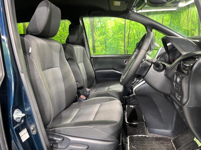 ヴォクシー ＺＳ　煌ＩＩ　フリップダウンモニター　純正９インチナビ　両側パワースライドドア　リアオートエアコン　スマートキー　クルーズコントロール　クリアランスソナー　ＥＴＣ　オートエアコン　オートライト（9枚目）