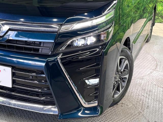 ヴォクシー ＺＳ　煌ＩＩ　フリップダウンモニター　純正９インチナビ　両側パワースライドドア　リアオートエアコン　スマートキー　クルーズコントロール　クリアランスソナー　ＥＴＣ　オートエアコン　オートライト（14枚目）