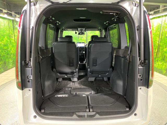 ステップワゴン ｅ：ＨＥＶスパーダ　プレミアムライン　純正１１．４インチナビ　両側電動ドア　全周囲カメラ　衝突被害軽減システム　レーダークルーズ　電動リアゲート　ハーフレザーシート　ドラレコ　コーナーセンサー　ＬＥＤヘッド　ＥＴＣ　純正１７インチアルミ（11枚目）