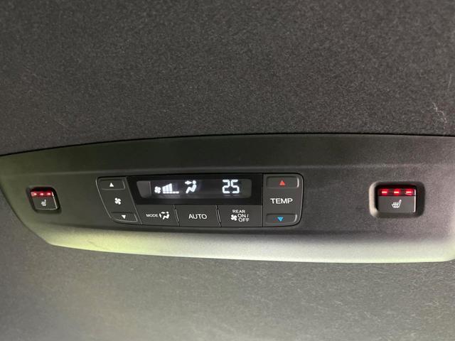 ステップワゴン ｅ：ＨＥＶスパーダ　プレミアムライン　純正１１．４インチナビ　両側電動ドア　全周囲カメラ　衝突被害軽減システム　レーダークルーズ　電動リアゲート　ハーフレザーシート　ドラレコ　コーナーセンサー　ＬＥＤヘッド　ＥＴＣ　純正１７インチアルミ（30枚目）