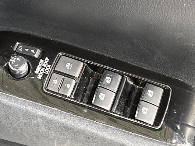 アルファード ２．５Ｓ　Ａパッケージ　サンルーフ　両側電動ドア　ナビ　バックカメラ　衝突被害軽減システム　レーダークルーズ　電動リアゲート　コーナーセンサー　スマートキー　ＬＥＤヘッド　ビルトインＥＴＣ　純正１８インチアルミ　オートライト（28枚目）