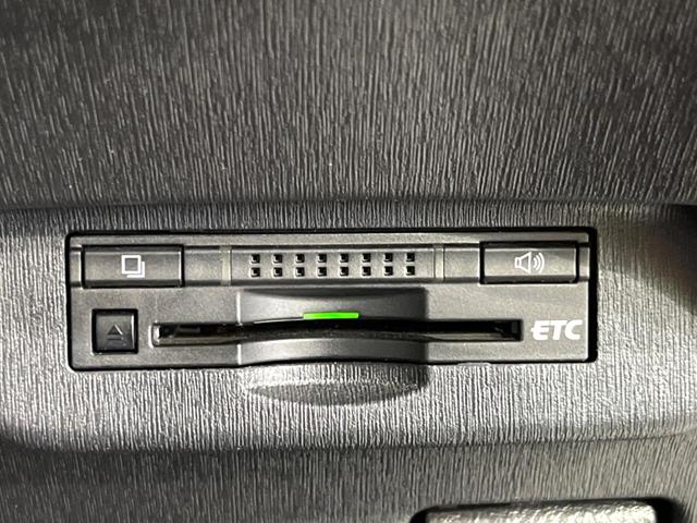 プリウス Ｇ　純正ＳＤナビ　バックカメラ　禁煙車　ハーフレザーシート　パワーシート　ドラレコ　スマートキー　ＨＩＤヘッド　ビルトインＥＴＣ　クルコン　オートライト　オートエアコン　Ｂｌｕｅｔｏｏｔｈ　ＣＤ（8枚目）