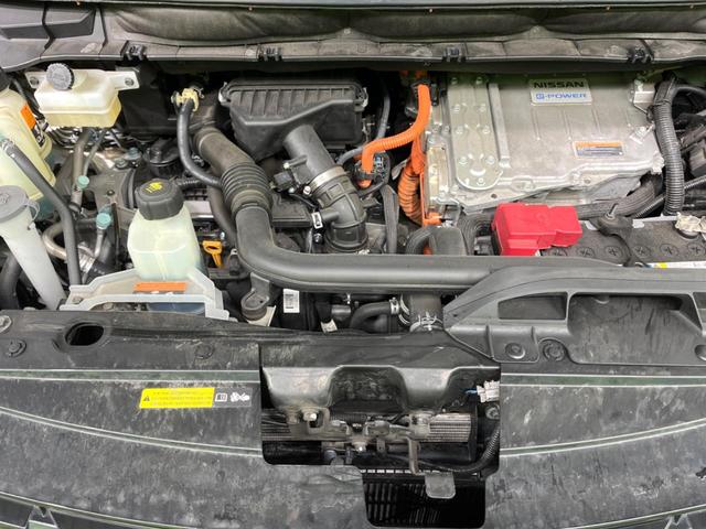 セレナ ｅ－パワー　ハイウェイスターＶ　フリップダウンモニター　純正１０インチナビ　全周囲カメラ　衝突被害軽減システム　レーダークルーズ　ハーフレザーシート　ドラレコ　コーナーセンサー　スマートキー　ＬＥＤヘッド　ビルトインＥＴＣ（19枚目）