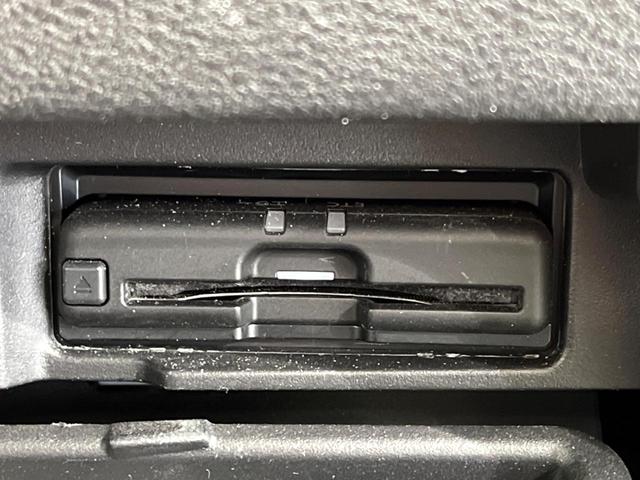 セレナ ｅ－パワー　ハイウェイスターＶ　フリップダウンモニター　純正１０インチナビ　全周囲カメラ　衝突被害軽減システム　レーダークルーズ　ハーフレザーシート　ドラレコ　コーナーセンサー　スマートキー　ＬＥＤヘッド　ビルトインＥＴＣ（30枚目）