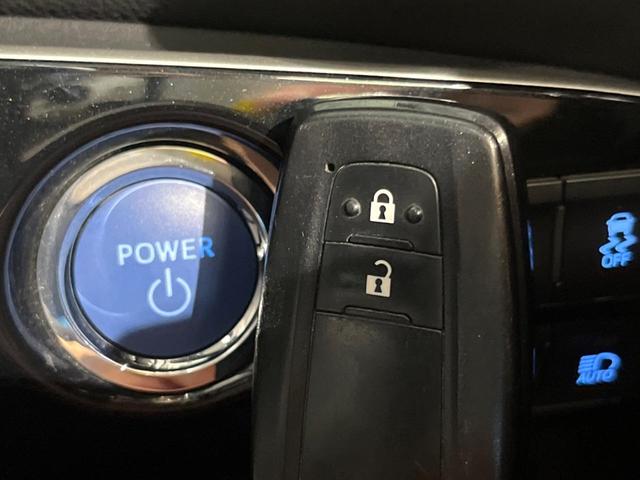 プリウス Ｓツーリングセレクション　フルエアロ　純正ＳＤナビ　バックカメラ　１００Ｖ電源　衝突被害軽減システム　禁煙車　レザー調シート　コーナーセンサー　スマートキー　ＬＥＤヘッド　ビルトインＥＴＣ　クルコン　純正１７インチアルミ（8枚目）