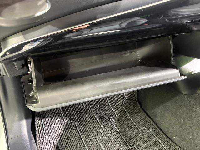 プリウス Ｓツーリングセレクション　フルエアロ　純正ＳＤナビ　バックカメラ　１００Ｖ電源　衝突被害軽減システム　禁煙車　レザー調シート　コーナーセンサー　スマートキー　ＬＥＤヘッド　ビルトインＥＴＣ　クルコン　純正１７インチアルミ（21枚目）