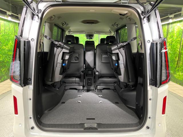 セレナ ｅ－パワー　ハイウェイスターＶ　両側電動ドア　全周囲カメラ　衝突被害軽減システム　レーダークルーズ　禁煙車　ハーフレザーシート　ドラレコ　コーナーセンサー　スマートキー　ＬＥＤヘッド　ビルトインＥＴＣ　純正１６インチアルミ（12枚目）