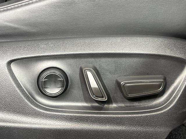 クラウンクロスオーバー Ｇアドバンスド・レザーパッケージ　４ＷＤ　全周囲カメラ　純正１２．３インチナビ　衝突被害軽減システム　禁煙車　レザーシート　前席シートエアコン　ドラレコ　コーナーセンサー　スマートキー　ＬＥＤヘッド　ＥＴＣ２．０　純正２１インチアルミ（23枚目）