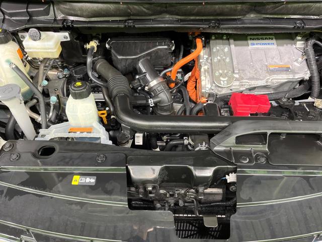 セレナ ｅ－パワー　ハイウェイスターＶ　純正１０型ナビ　両側電動ドア　全周囲カメラ　衝突被害軽減システム　プロパイロット　禁煙車　ドラレコ　コーナーセンサー　スマートキー　ビルトインＥＴＣ　純正１５インチアルミ　オートライト（19枚目）