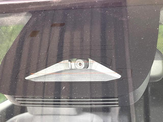 シエンタ ハイブリッドＸ　登録済未使用車　電動スライドドア　衝突被害軽減システム　レーダークルーズ　禁煙車　コーナーセンサー　スマートキー　ＬＥＤヘッド　オートハイビーム　車線逸脱警報　オートライト　オートエアコン（3枚目）