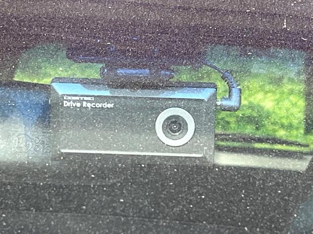 ストリーム ＲＳＴ　ＳＤナビ　バックカメラ　禁煙車　ハーフレザーシート　ドラレコ　ＨＩＤヘッド　ＥＴＣ　純正１７インチアルミ　オートライト　オートエアコン　Ｂｌｕｅｔｏｏｔｈ　ＣＤ　ＤＶＤ再生　フルセグ（7枚目）