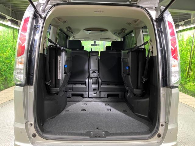 セレナ ハイウェイスター　両側電動ドア　純正ＳＤナビ　後席モニター　全周囲カメラ　禁煙車　コーナーセンサー　スマートキー　ＨＩＤヘッド　ビルトインＥＴＣ　クルコン　純正１６インチアルミ　オートライト　オートエアコン　ＣＤ（11枚目）