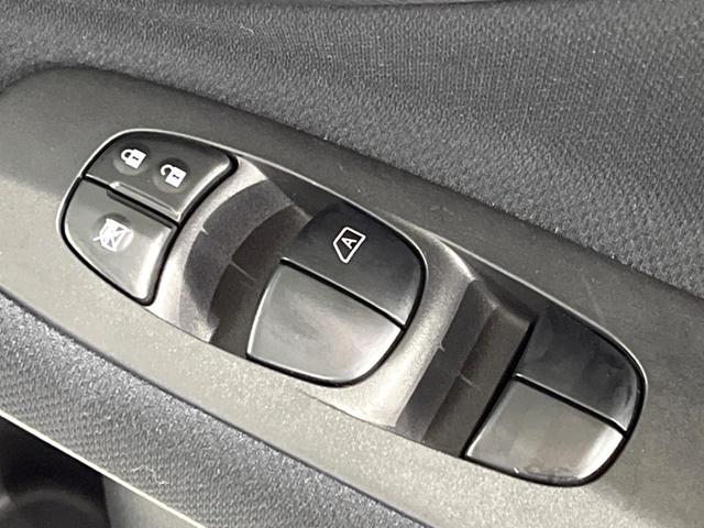 セレナ ハイウェイスター　両側電動ドア　純正ＳＤナビ　後席モニター　全周囲カメラ　禁煙車　コーナーセンサー　スマートキー　ＨＩＤヘッド　ビルトインＥＴＣ　クルコン　純正１６インチアルミ　オートライト　オートエアコン　ＣＤ（25枚目）