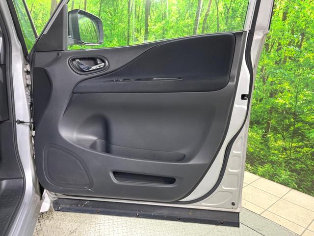 セレナ ハイウェイスター　両側電動ドア　純正ＳＤナビ　後席モニター　全周囲カメラ　禁煙車　コーナーセンサー　スマートキー　ＨＩＤヘッド　ビルトインＥＴＣ　クルコン　純正１６インチアルミ　オートライト　オートエアコン　ＣＤ（41枚目）