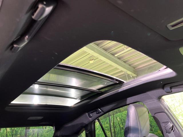 ハリアー プレミアム　サンルーフ　純正９インチナビ　レーダークルーズ　禁煙車　電動リアゲート　ハーフレザーシート　パワーシート　ドラレコ　コーナーセンサー　スマートキー　ＬＥＤヘッド　ビルトインＥＴＣ（3枚目）