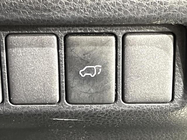 ハリアー プレミアム　サンルーフ　純正９インチナビ　レーダークルーズ　禁煙車　電動リアゲート　ハーフレザーシート　パワーシート　ドラレコ　コーナーセンサー　スマートキー　ＬＥＤヘッド　ビルトインＥＴＣ（25枚目）