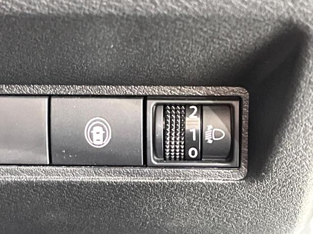 ノート X SDナビ バックカメラ 衝突被害軽減システム 禁煙車 コーナーセンサー スマートキー LEDヘッド ETC オートハイビーム 車線逸脱警報 オートライト オートエアコン Bluetooth(24枚目)