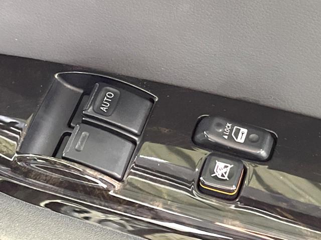 ハイエースバン スーパーＧＬ　ダークプライムＩＩ　衝突被害軽減システム　禁煙車　ハーフレザーシート　ドラレコ　コーナーセンサー　スマートキー　ＬＥＤヘッド　ＥＴＣ２．０　純正１８インチアルミ　オートハイビーム　車線逸脱警報　オートライト（24枚目）